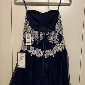 The must beautiful dress I have, blue, short, amazing details.